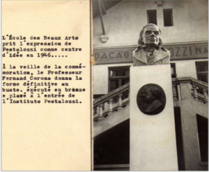 Foto de imagem em preto e branco. À esquerda, um texto escrito em francês. À direita, foto da Fachada da Associação Pestalozzi de Canoas. Nesta, há um busto do Pestalozzi diante de uma escadaria à frente do prédio. 